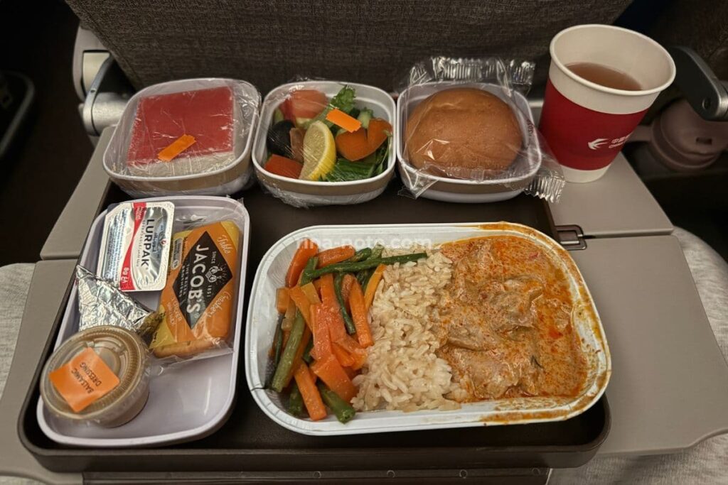 中国東方航空エコノミークラスの機内食の内容