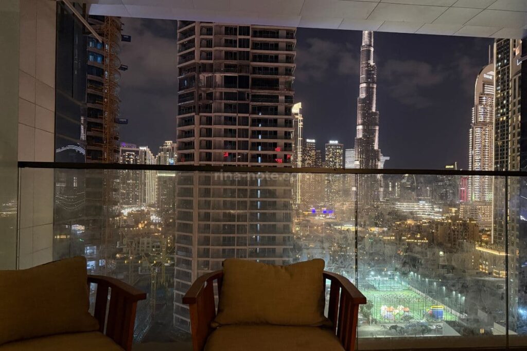 ドバイ年越し当日の夜にバルコニー越しに見たブルジュハリファ