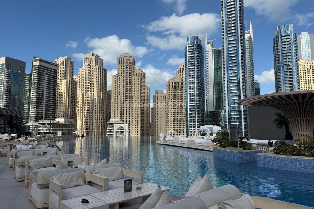 JWマリオット ホテル マリーナ ドバイのプール