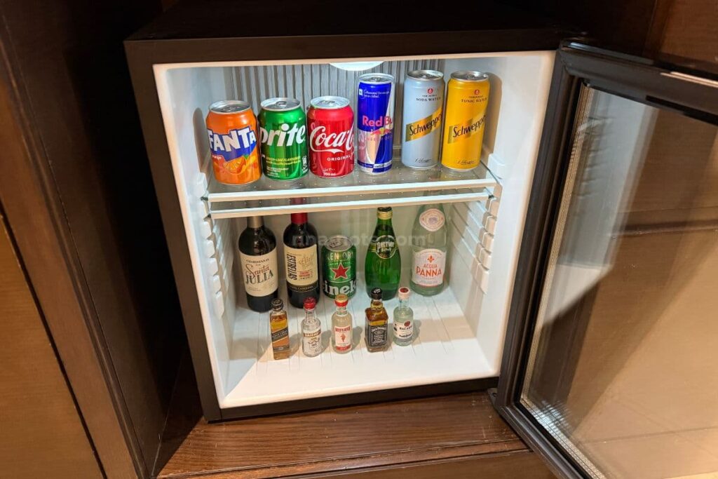Ramee Dream Hotelの冷蔵庫内（有料ドリンク各種）