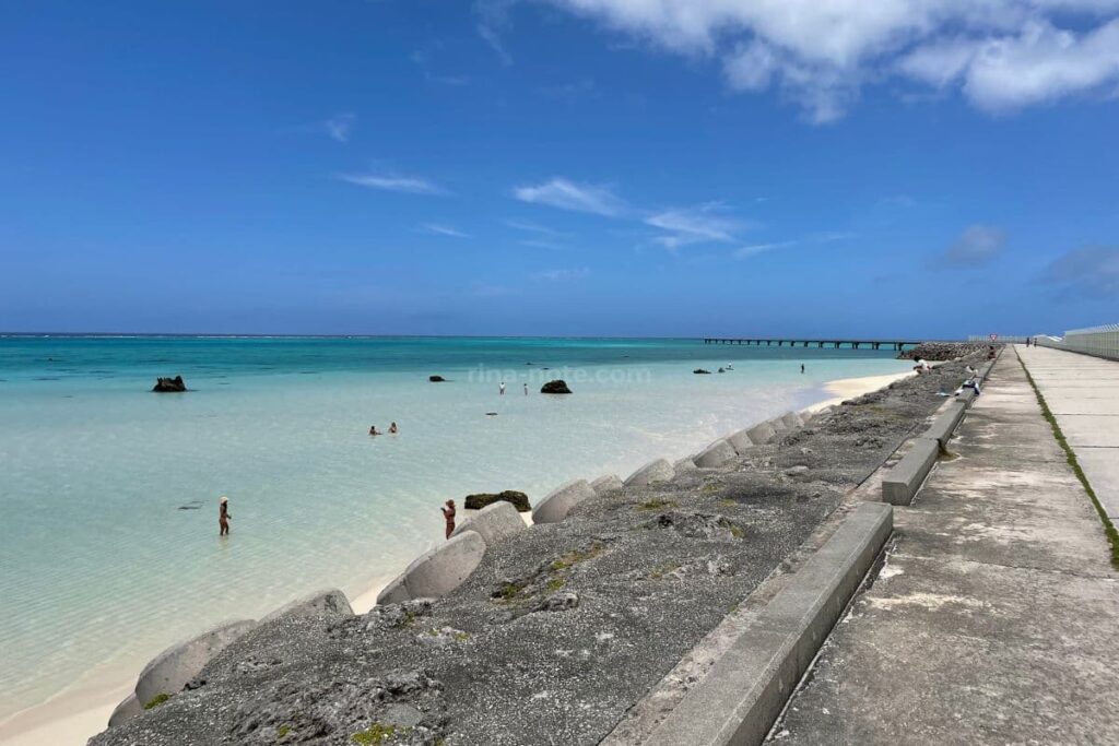 17エンド 宮古島 干潮時に現れる白い砂浜と透明度の高い海