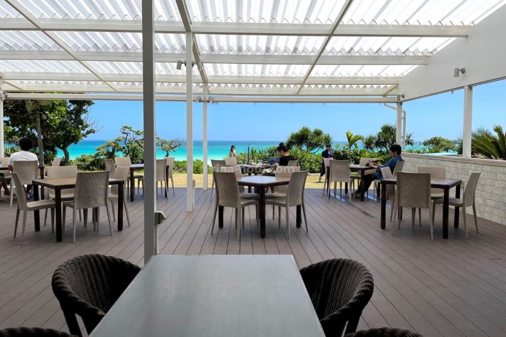 ブルータートルカフェ 宮古島 テラス席から海が見える絶景カフェ