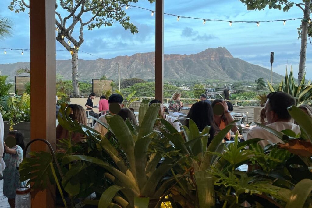 デック クイーンカピオラニホテルのレストラン ダイヤモンドヘッドが見える子連れ向けレストラン