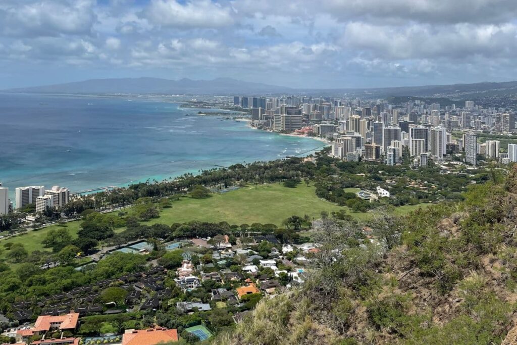 ダイヤモンドヘッド 登山コース 子連れでも登れるハワイの人気スポット
