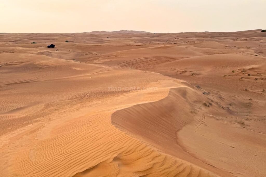 ドバイ砂漠ツアー（デザートサファリ）の砂丘の風景