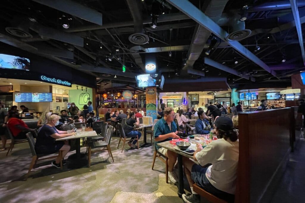 インターナショナルマーケットプレイスのフードコート ワイキキで子連れでも利用しやすい食事スポット